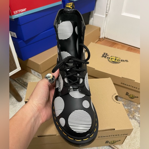 NIB Women’s Size 6 Dr. Martens 1460 Polka Dot Smooth Leather 8-Eye Lace Up Boots - Picture 8 of 14